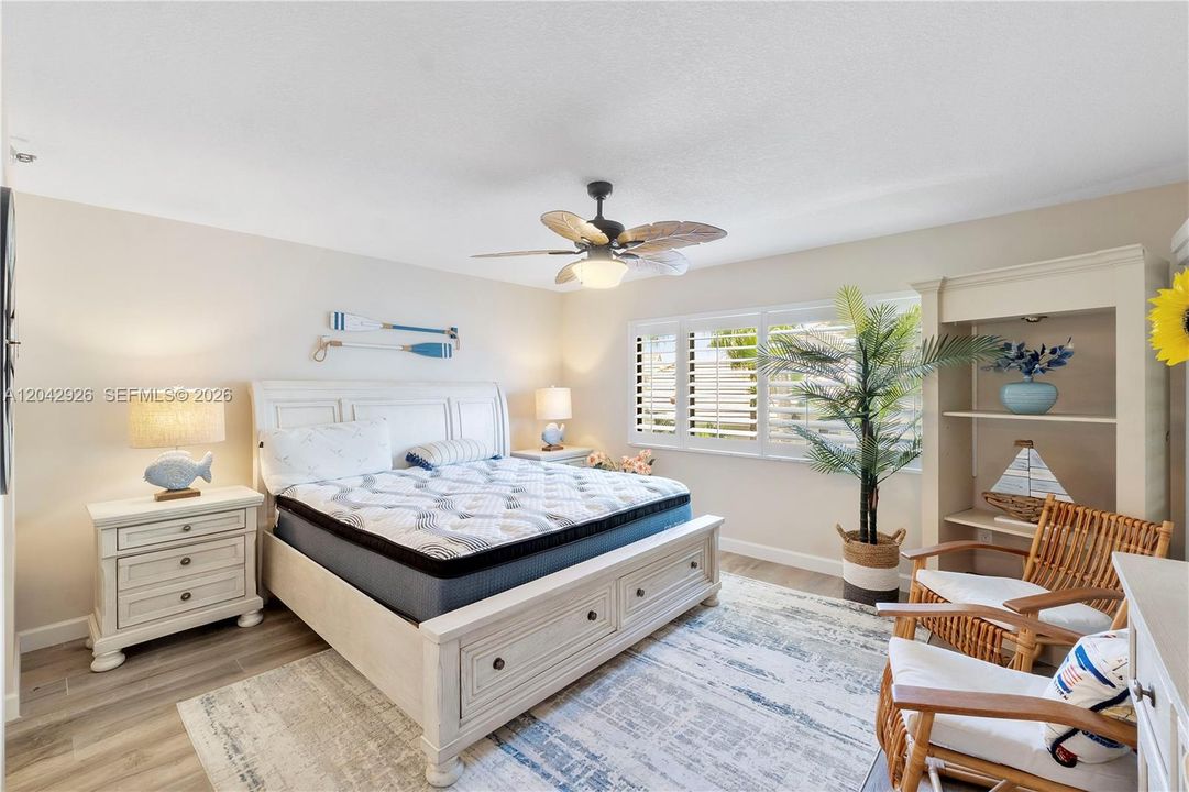 For Sale: $600,000 (2 beds, 2 baths, 1301 Square Feet)