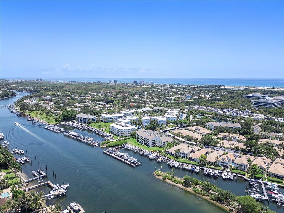 For Sale: $600,000 (2 beds, 2 baths, 1301 Square Feet)