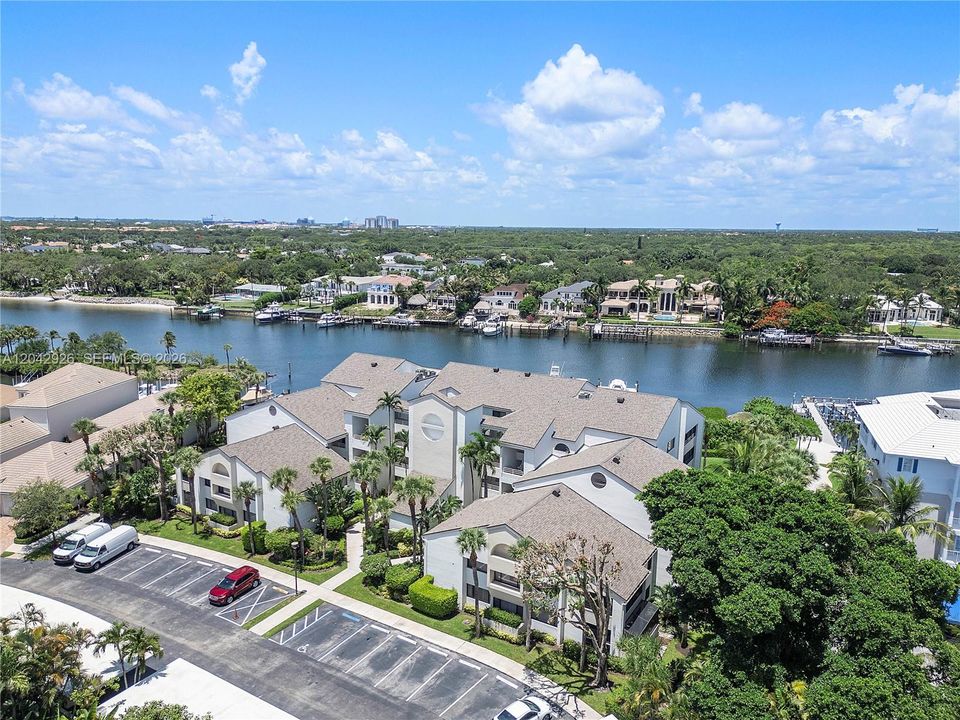 For Sale: $600,000 (2 beds, 2 baths, 1301 Square Feet)