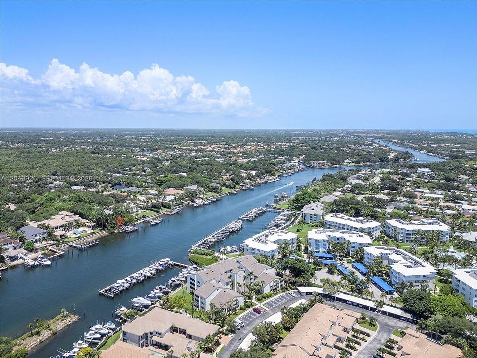 For Sale: $600,000 (2 beds, 2 baths, 1301 Square Feet)