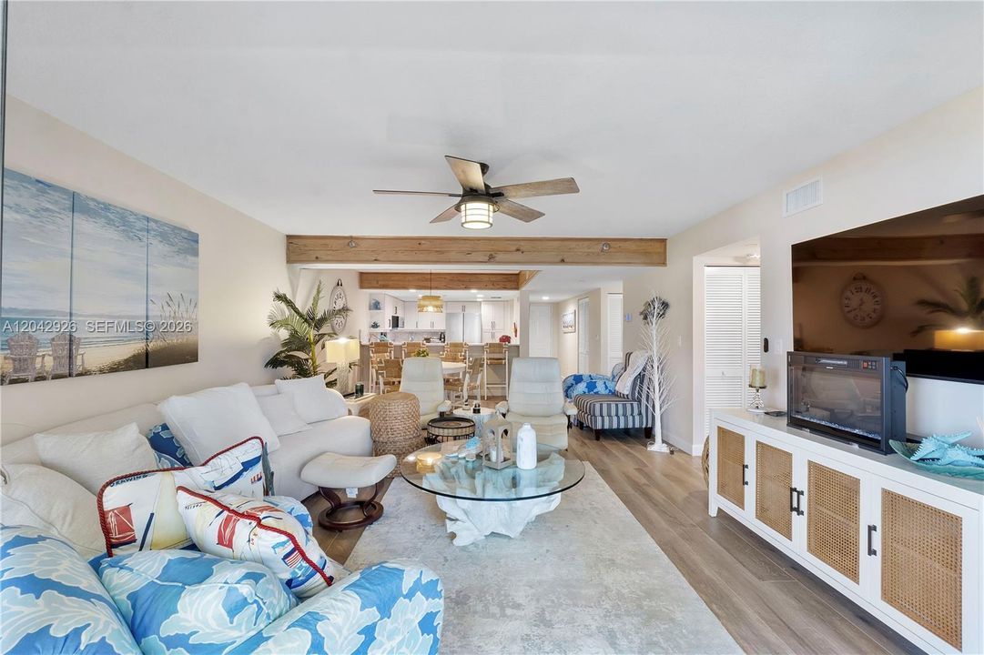 For Sale: $600,000 (2 beds, 2 baths, 1301 Square Feet)