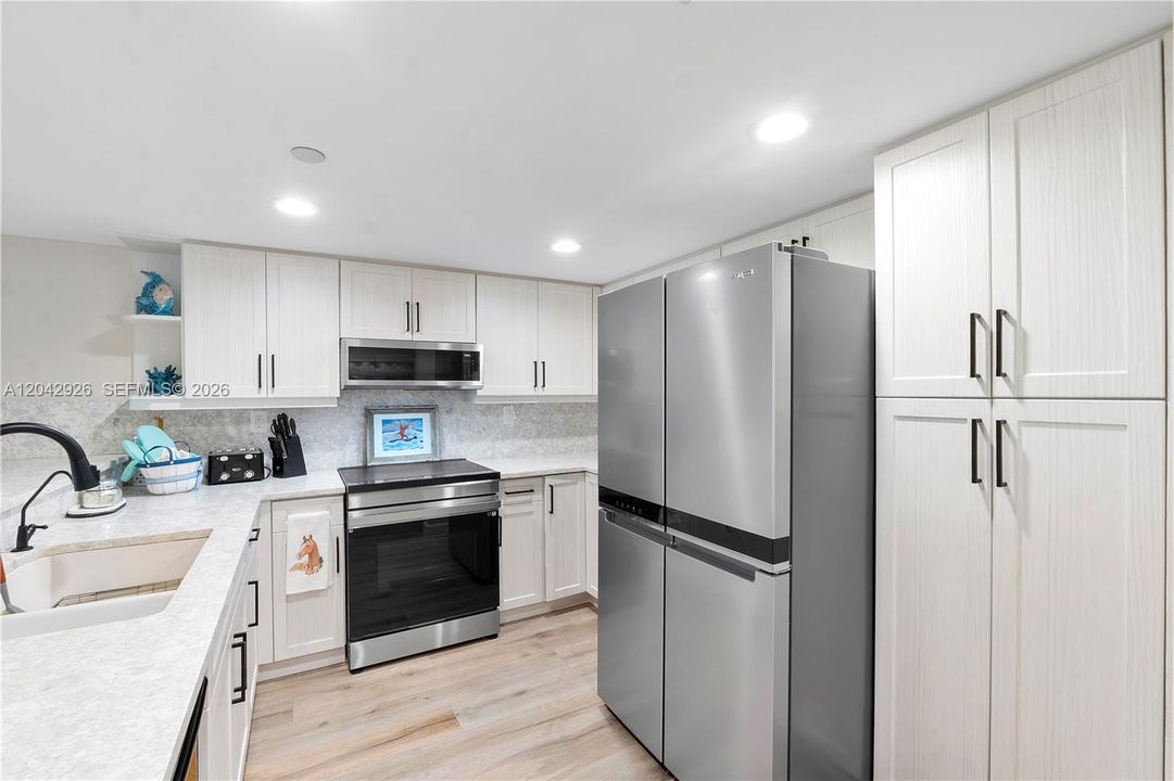 For Sale: $600,000 (2 beds, 2 baths, 1301 Square Feet)