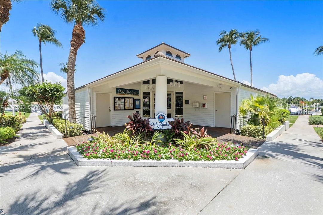 For Sale: $600,000 (2 beds, 2 baths, 1301 Square Feet)