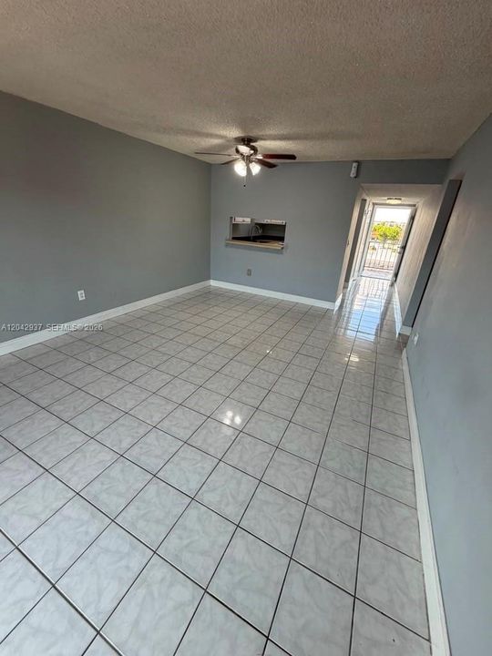 For Rent: $2,000 (2 beds, 1 baths, 885 Square Feet)