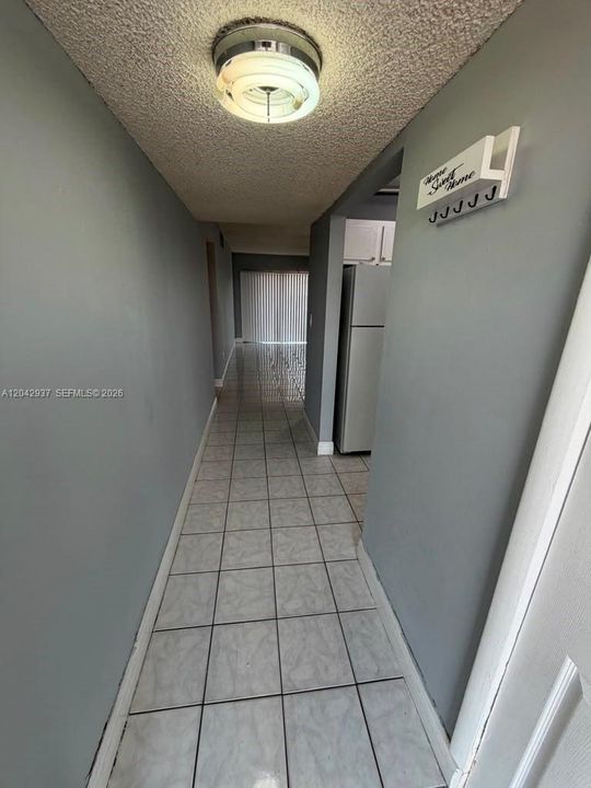 For Rent: $2,000 (2 beds, 1 baths, 885 Square Feet)
