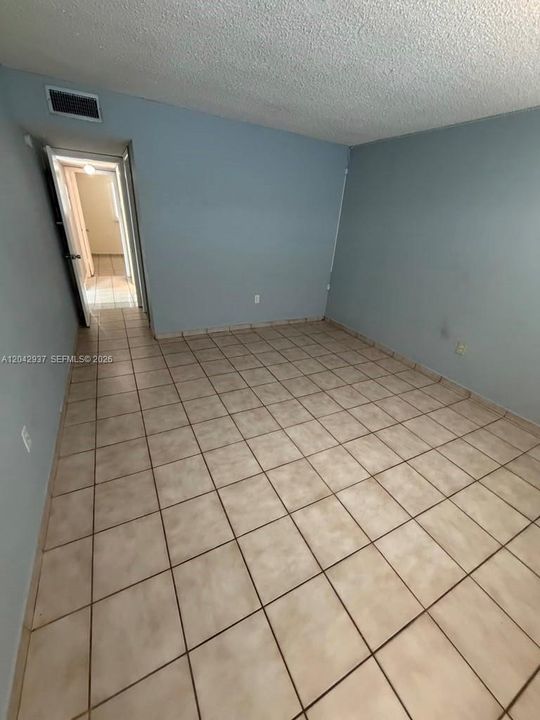 For Rent: $2,000 (2 beds, 1 baths, 885 Square Feet)