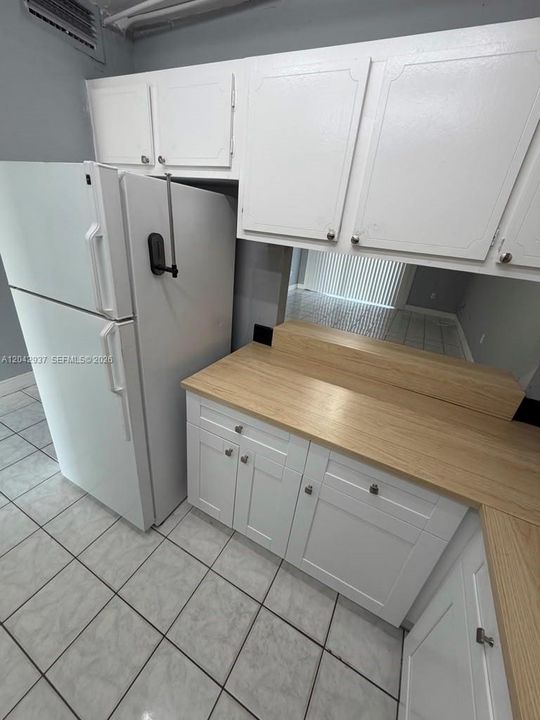 For Rent: $2,000 (2 beds, 1 baths, 885 Square Feet)