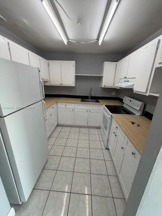 For Rent: $2,000 (2 beds, 1 baths, 885 Square Feet)