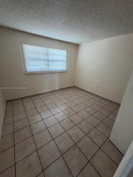 For Rent: $2,000 (2 beds, 1 baths, 885 Square Feet)