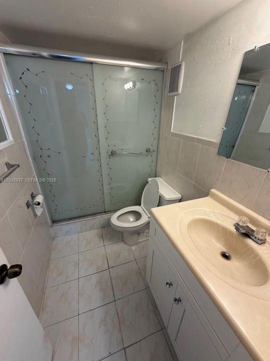 For Rent: $2,000 (2 beds, 1 baths, 885 Square Feet)