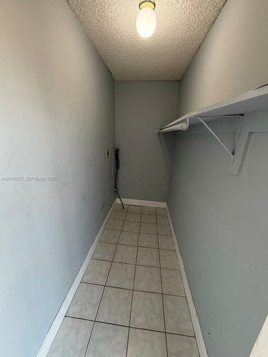 For Rent: $2,000 (2 beds, 1 baths, 885 Square Feet)