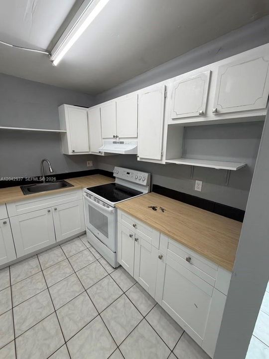For Rent: $2,000 (2 beds, 1 baths, 885 Square Feet)