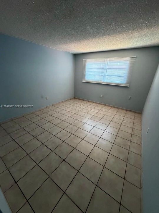 For Rent: $2,000 (2 beds, 1 baths, 885 Square Feet)