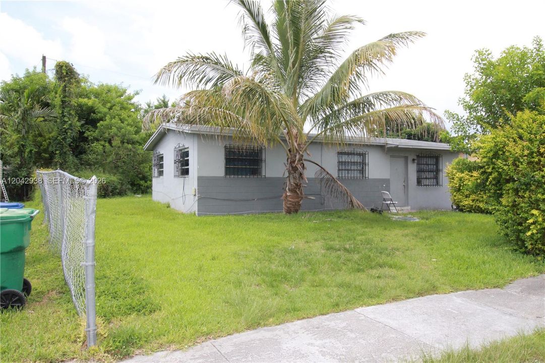 For Sale: $380,000 (3 beds, 1 baths, 920 Square Feet)