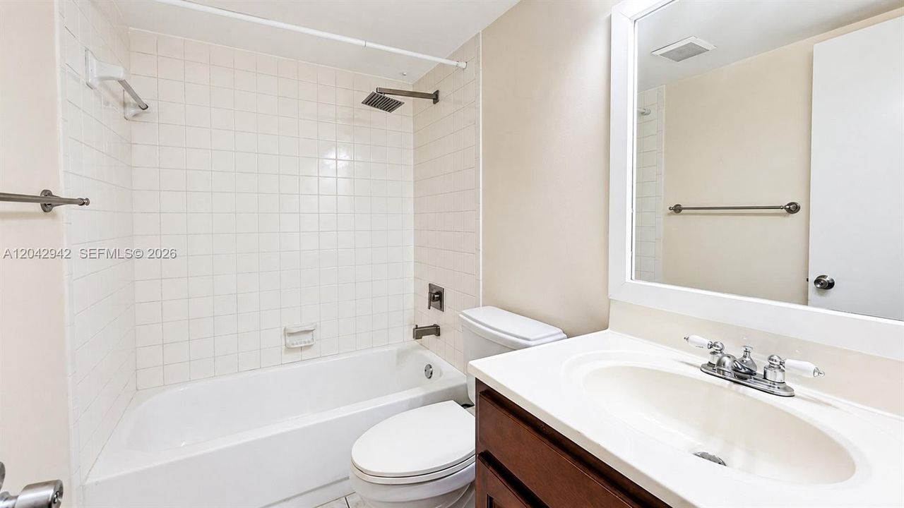 В аренду: $2,000 (2 спален, 2 ванн, 1044 Квадратных фут)