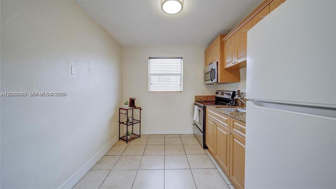 For Rent: $2,000 (2 beds, 1 baths, 4648 Square Feet)
