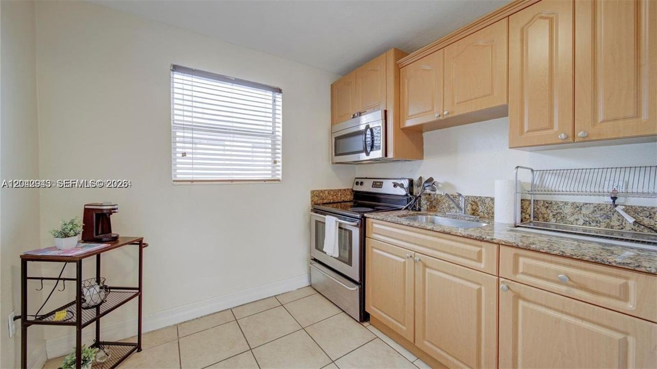For Rent: $2,000 (2 beds, 1 baths, 4648 Square Feet)