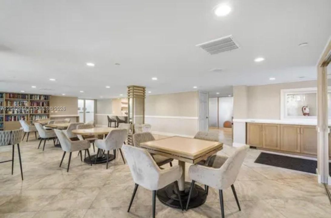 На продажу: $710,000 (2 спален, 2 ванн, 1372 Квадратных фут)