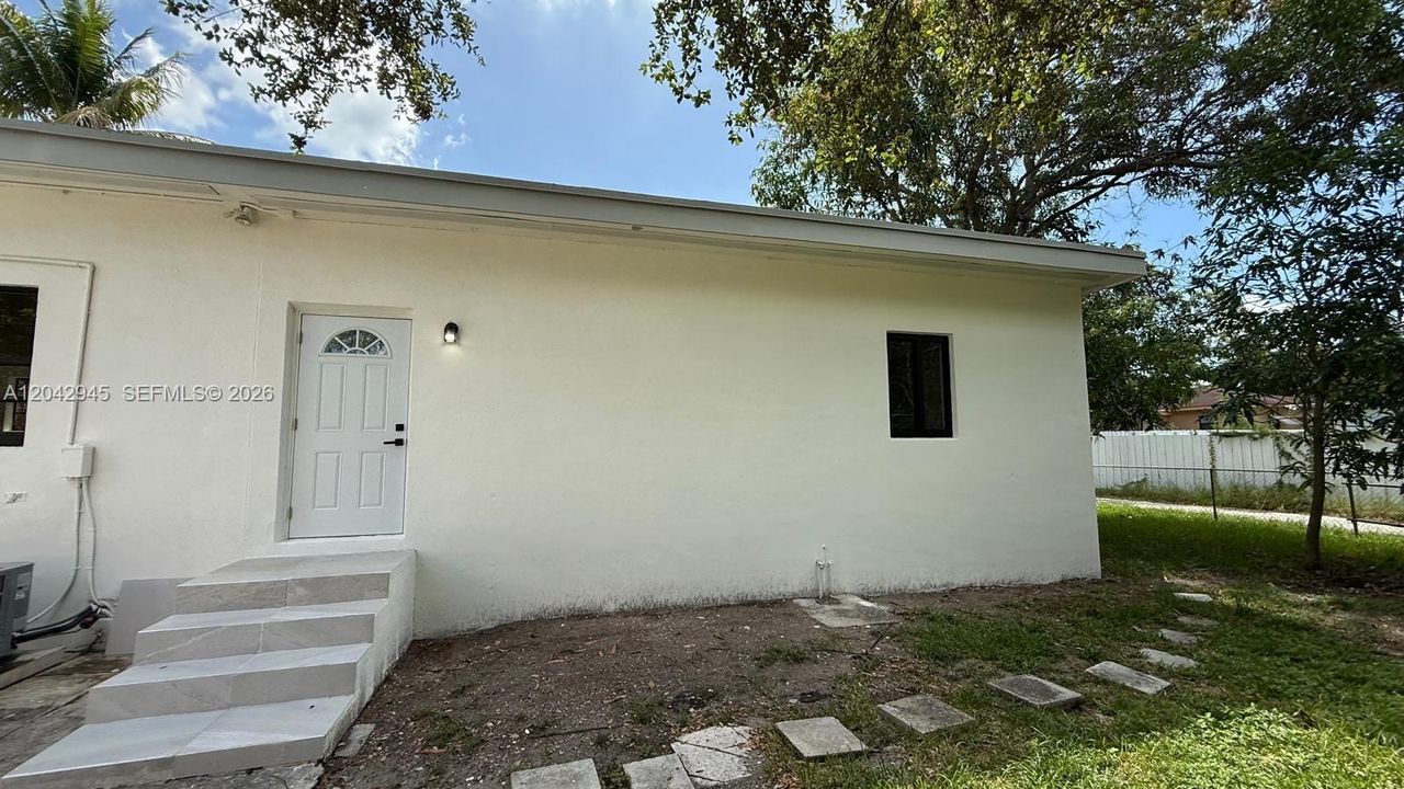 En Venta: $555,000 (4 camas, 2 baños, 1565 Pies cuadrados)
