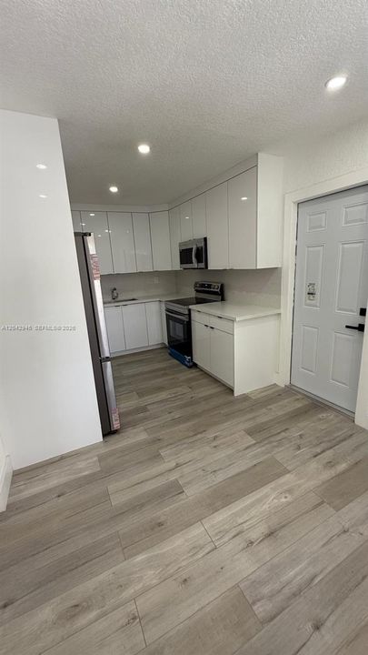 En Venta: $555,000 (4 camas, 2 baños, 1565 Pies cuadrados)