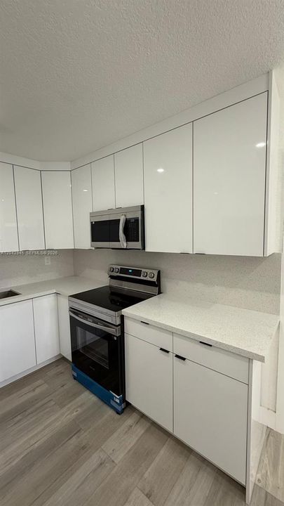 En Venta: $555,000 (4 camas, 2 baños, 1565 Pies cuadrados)