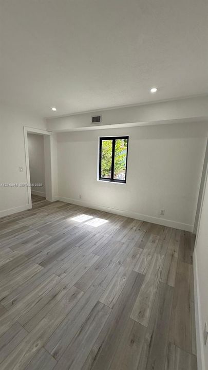 En Venta: $555,000 (4 camas, 2 baños, 1565 Pies cuadrados)