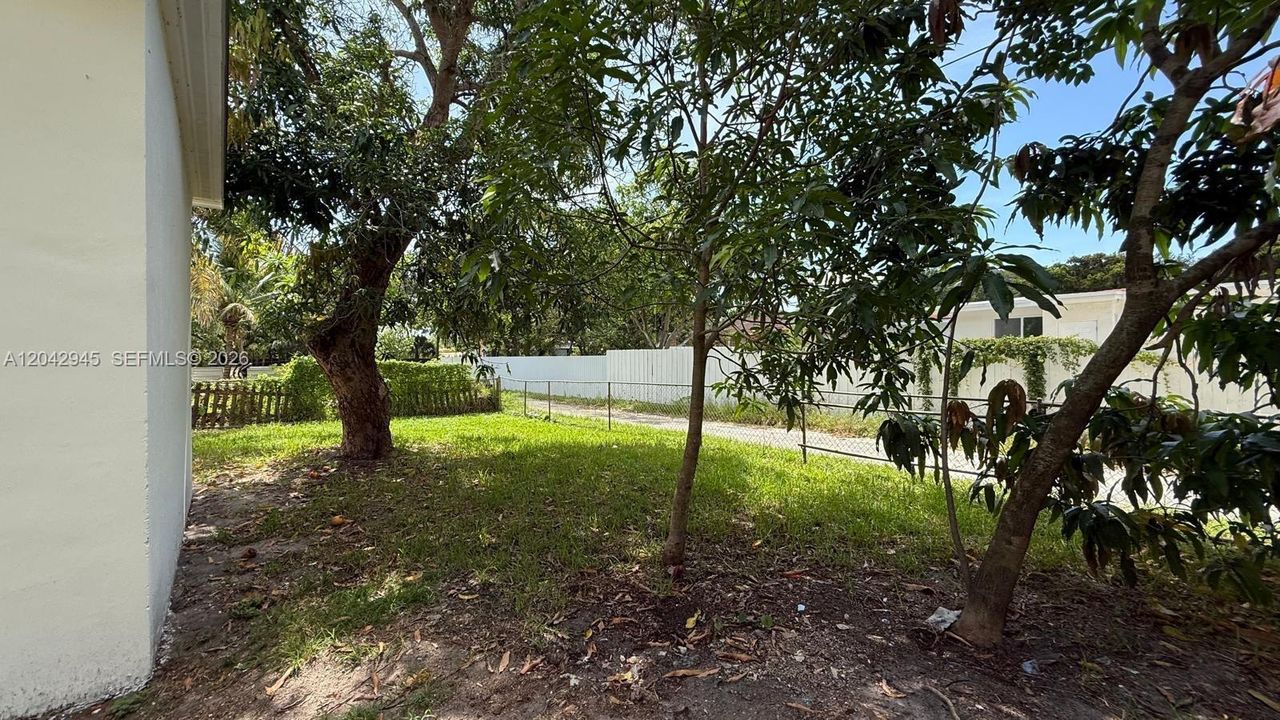 En Venta: $555,000 (4 camas, 2 baños, 1565 Pies cuadrados)