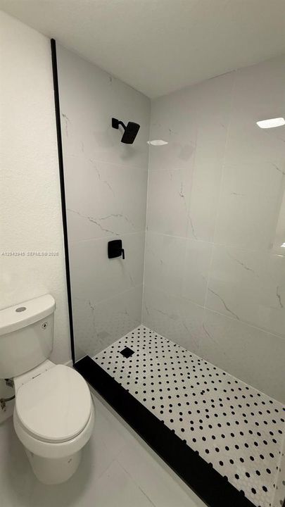 En Venta: $555,000 (4 camas, 2 baños, 1565 Pies cuadrados)