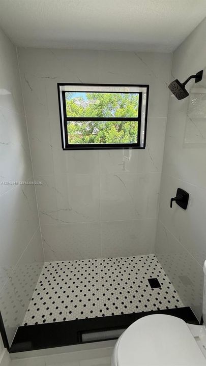 En Venta: $555,000 (4 camas, 2 baños, 1565 Pies cuadrados)
