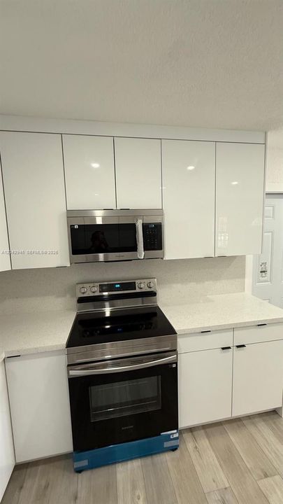 En Venta: $555,000 (4 camas, 2 baños, 1565 Pies cuadrados)