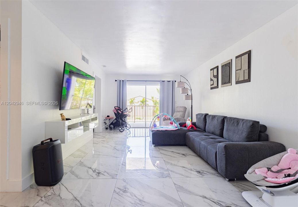 En Venta: $217,999 (1 camas, 1 baños, 676 Pies cuadrados)