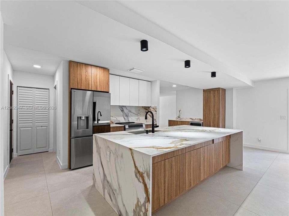 En Venta: $799,400 (3 camas, 2 baños, 1703 Pies cuadrados)