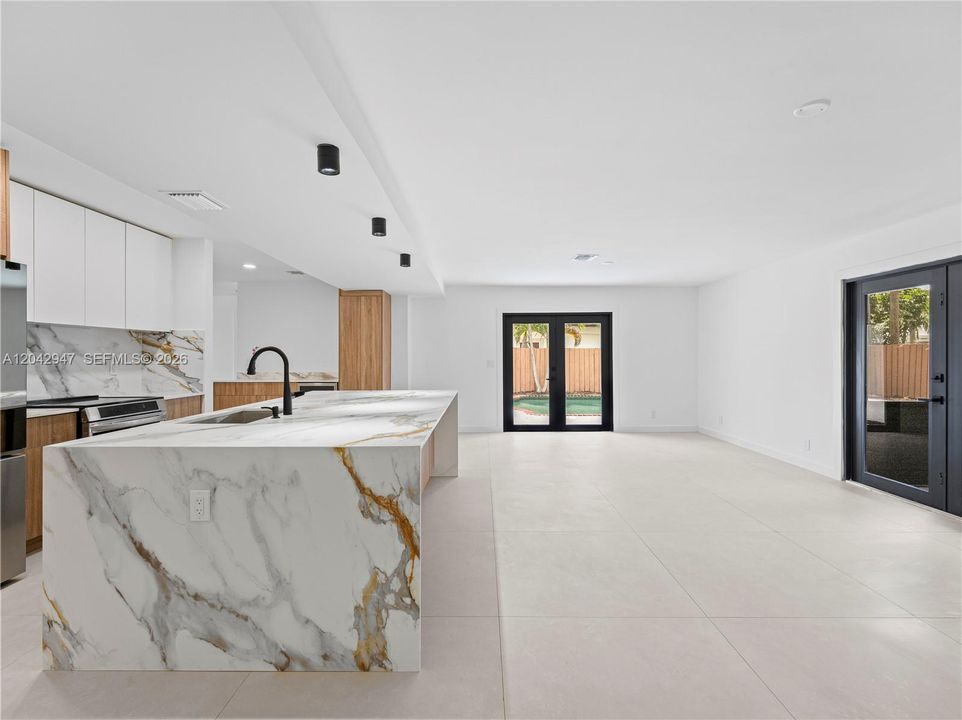 En Venta: $799,400 (3 camas, 2 baños, 1703 Pies cuadrados)