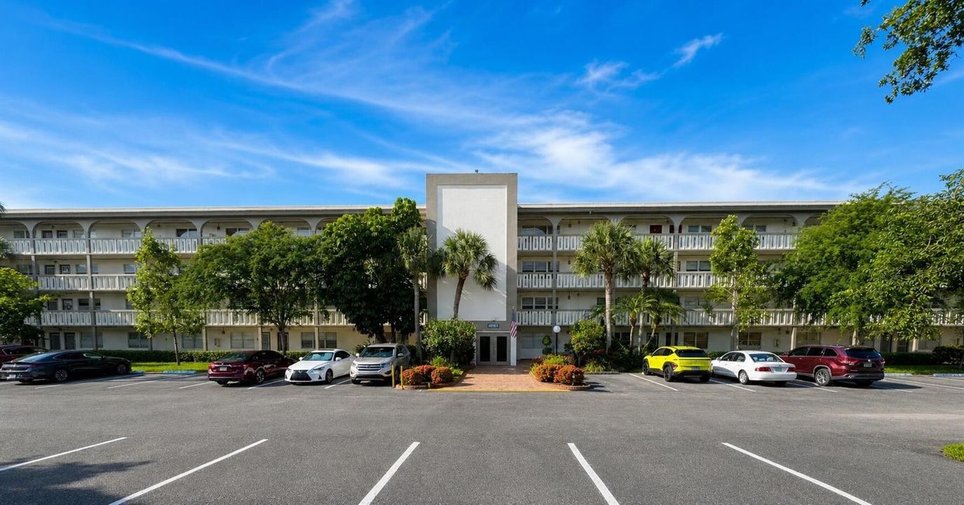 01_Exterior_Front