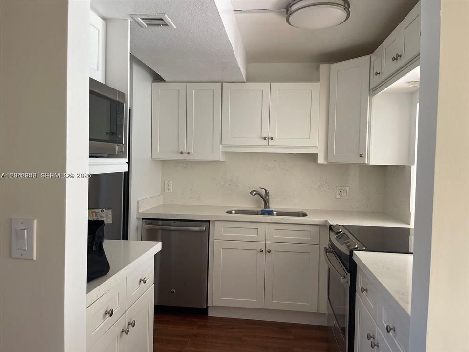 For Rent: $2,900 (3 beds, 2 baths, 1500 Square Feet)