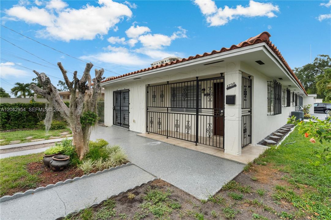В аренду: $3,200 (3 спален, 2 ванн, 1430 Квадратных фут)