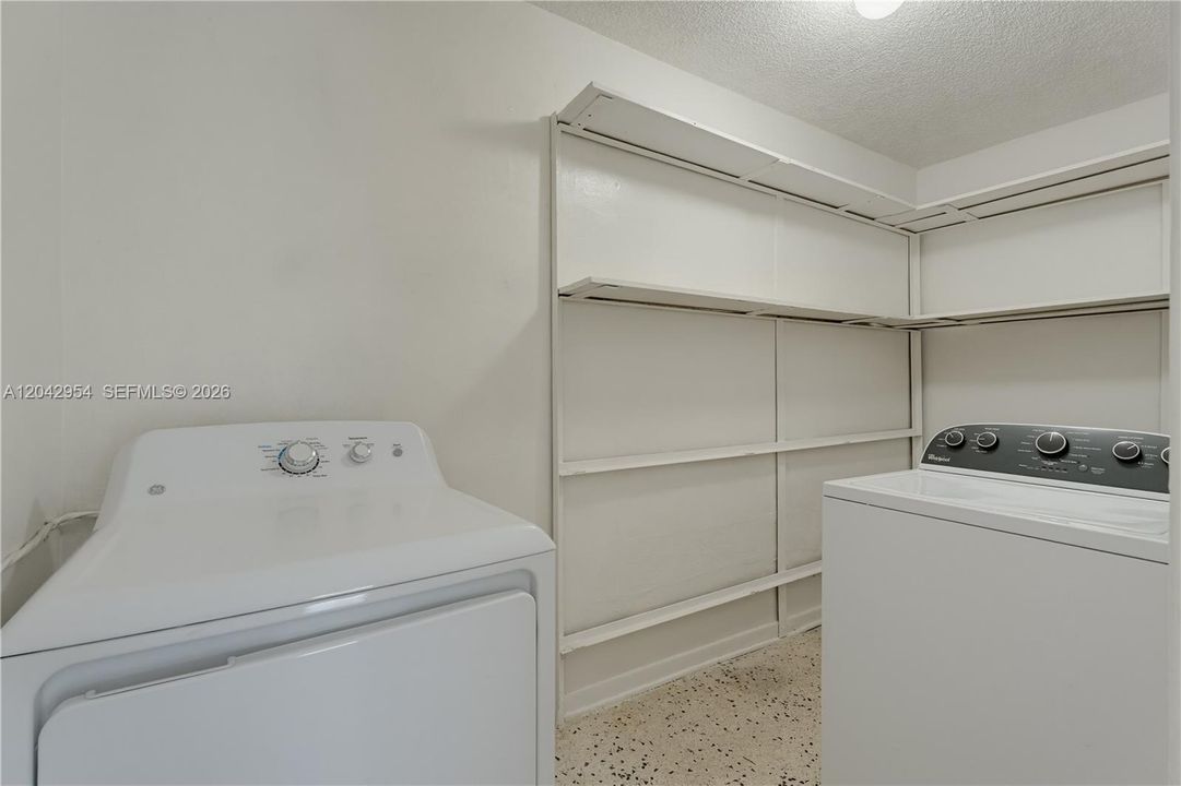 В аренду: $3,200 (3 спален, 2 ванн, 1430 Квадратных фут)