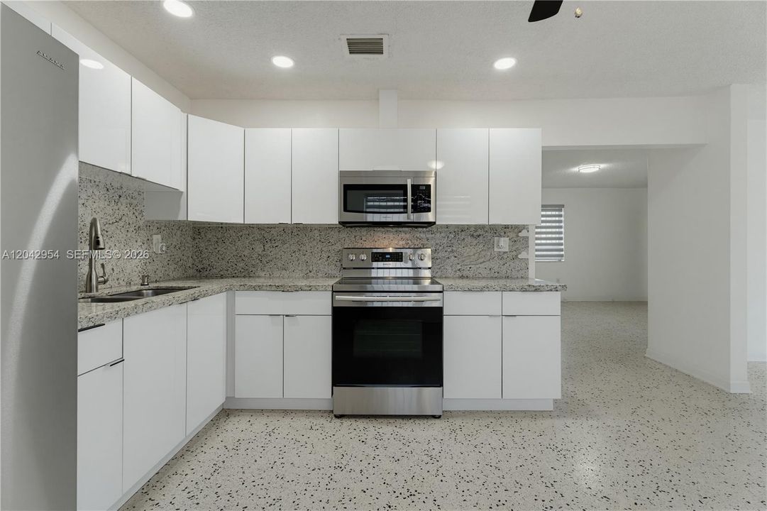В аренду: $3,200 (3 спален, 2 ванн, 1430 Квадратных фут)