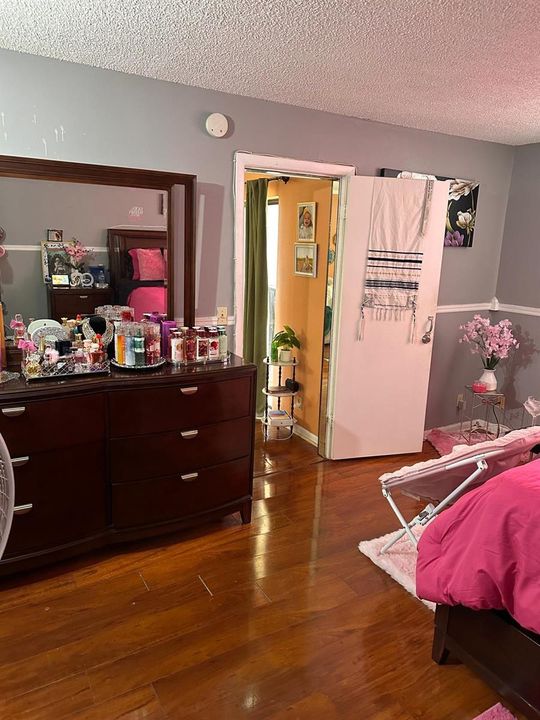 Master bedroom 6575