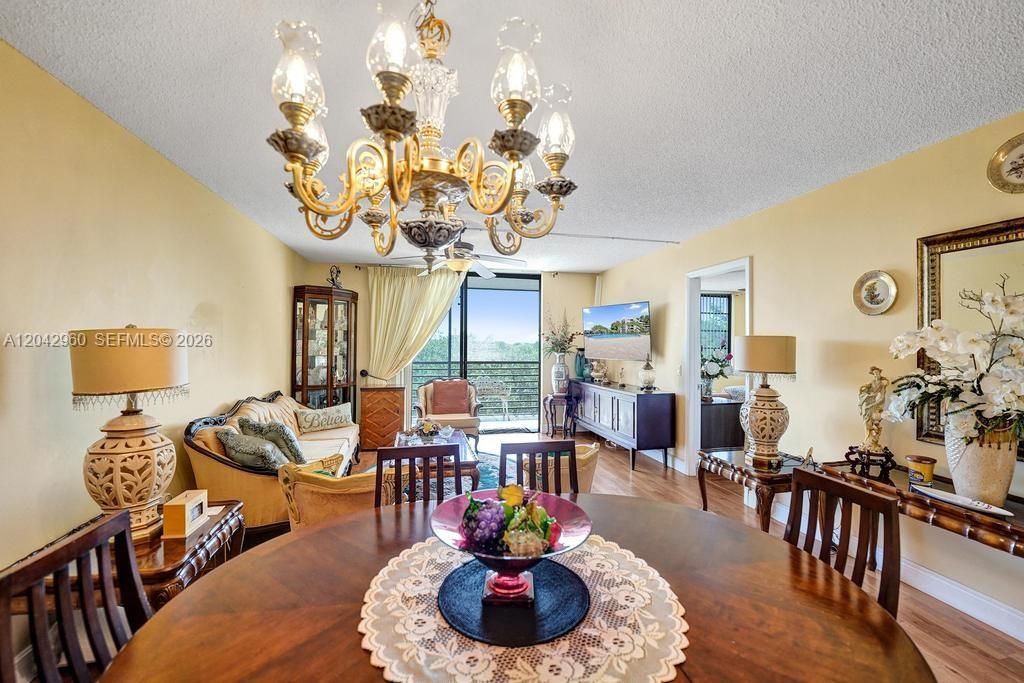 For Sale: $170,000 (2 beds, 2 baths, 1021 Square Feet)