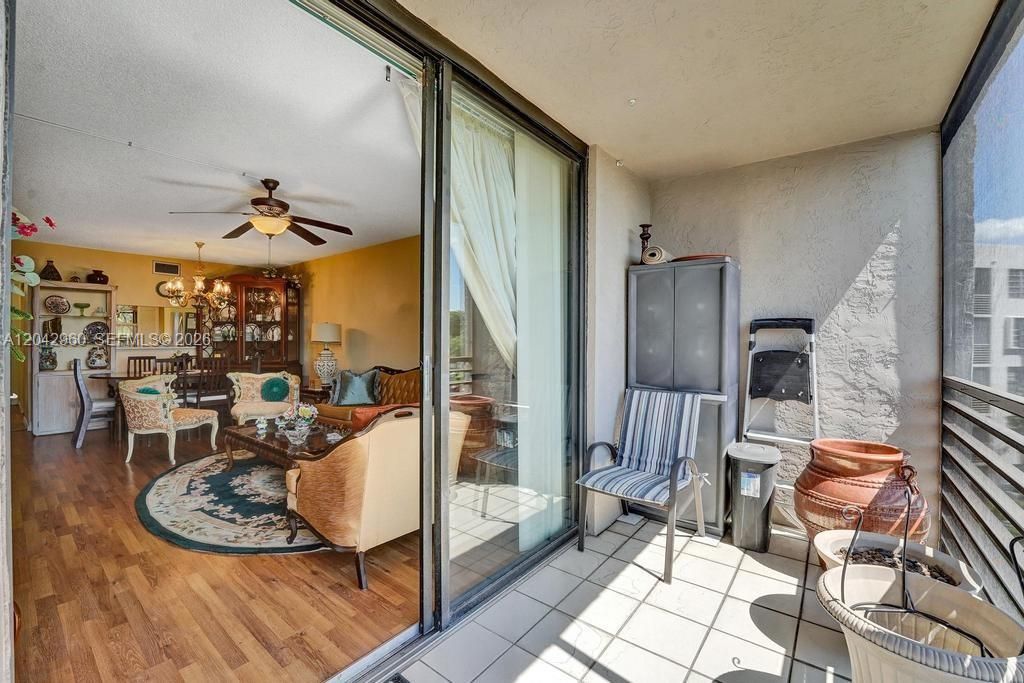 For Sale: $170,000 (2 beds, 2 baths, 1021 Square Feet)
