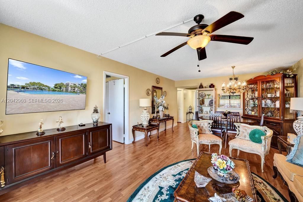 For Sale: $170,000 (2 beds, 2 baths, 1021 Square Feet)