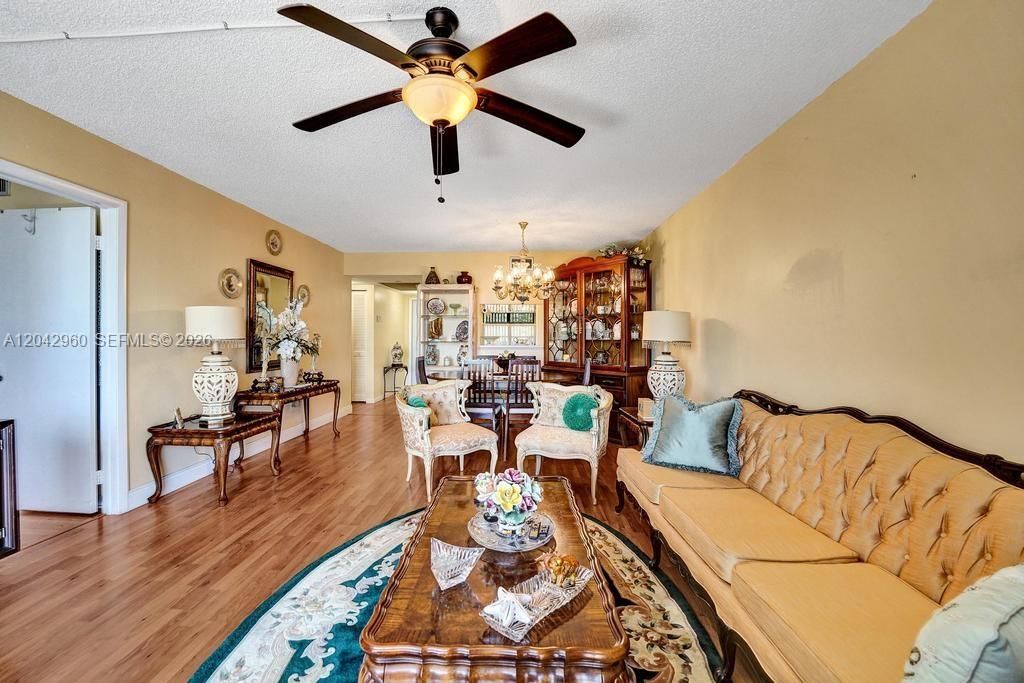 For Sale: $170,000 (2 beds, 2 baths, 1021 Square Feet)