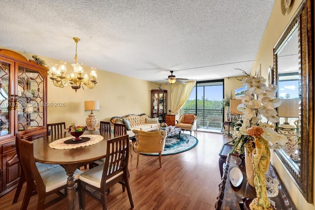 For Sale: $170,000 (2 beds, 2 baths, 1021 Square Feet)