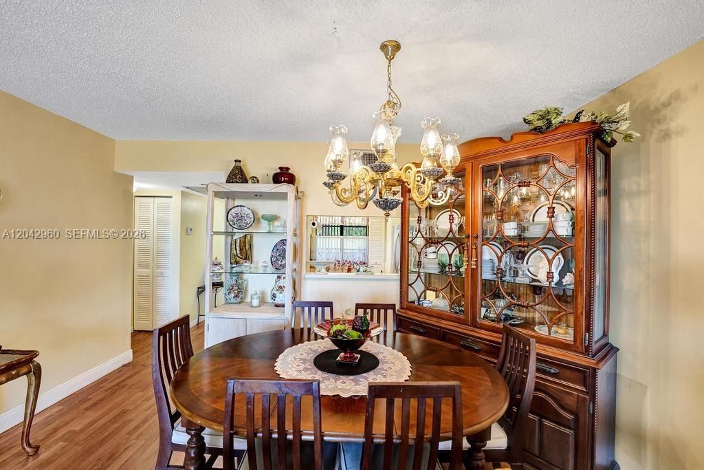 For Sale: $170,000 (2 beds, 2 baths, 1021 Square Feet)