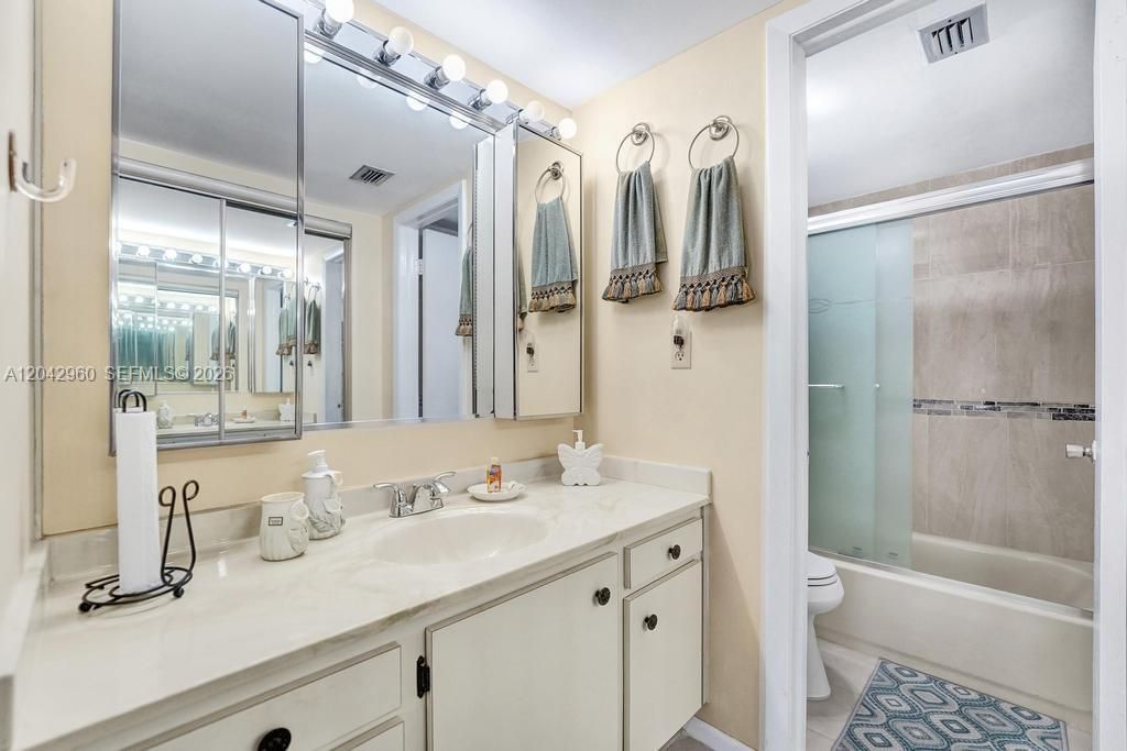 For Sale: $170,000 (2 beds, 2 baths, 1021 Square Feet)
