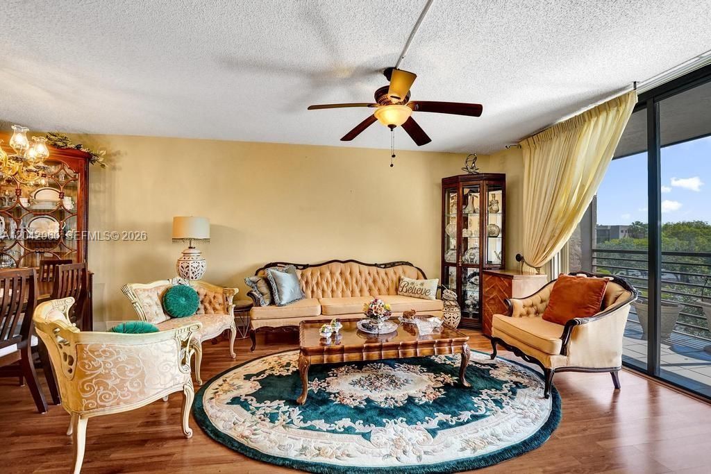 For Sale: $170,000 (2 beds, 2 baths, 1021 Square Feet)