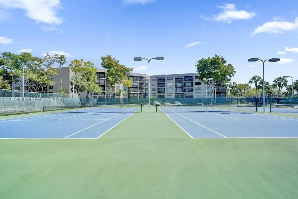 For Sale: $170,000 (2 beds, 2 baths, 1021 Square Feet)