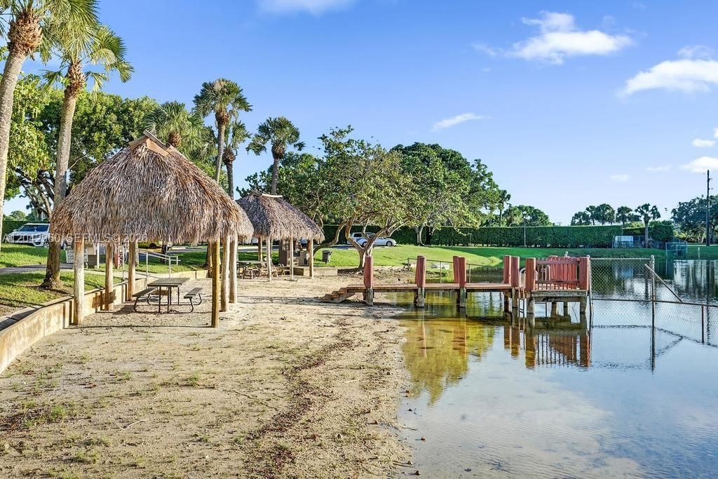 For Sale: $170,000 (2 beds, 2 baths, 1021 Square Feet)