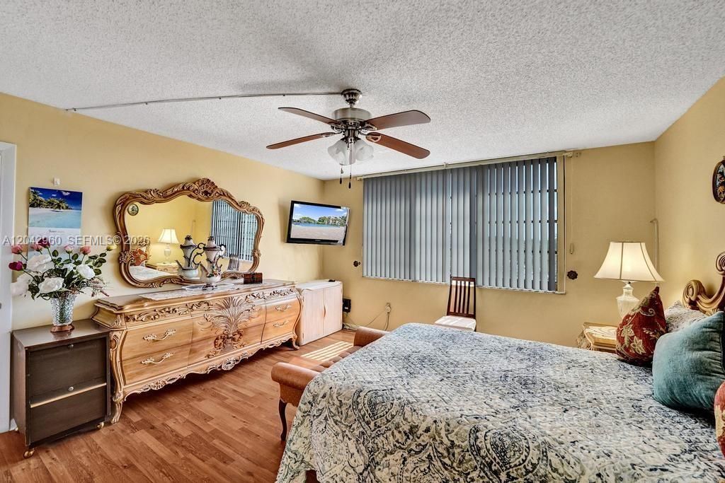 For Sale: $170,000 (2 beds, 2 baths, 1021 Square Feet)